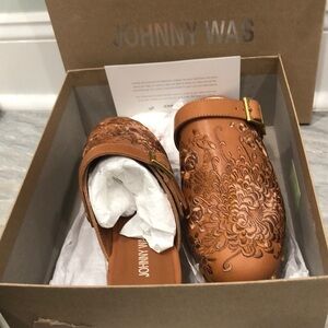 Brand new JOHNNY WAS leather embroidered clog.